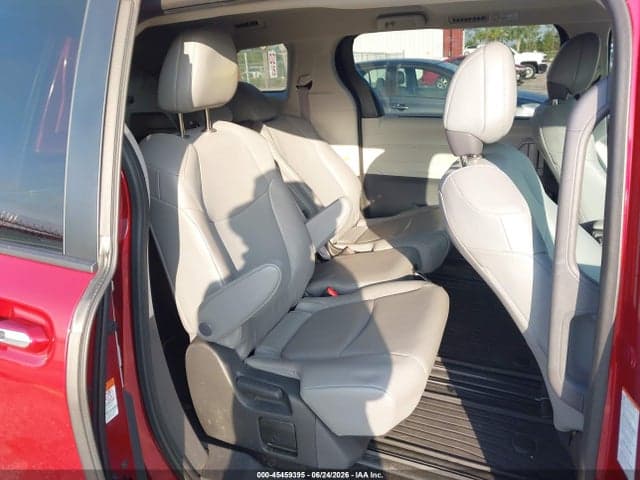 2022 TOYOTA SIENNA XLE 9