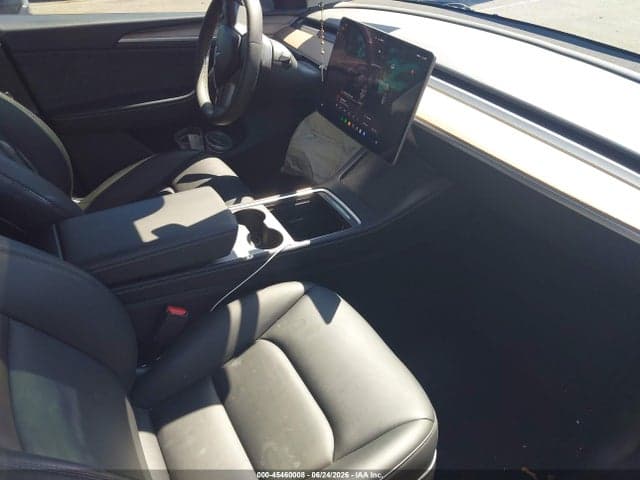 2024 TESLA MODEL Y 6