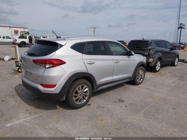 2017 HYUNDAI TUCSON SE 4