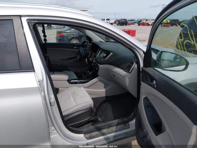 2017 HYUNDAI TUCSON SE 5