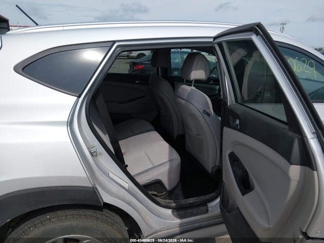 2017 HYUNDAI TUCSON SE 8