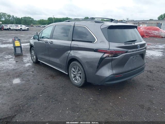 2023 TOYOTA SIENNA LE 3