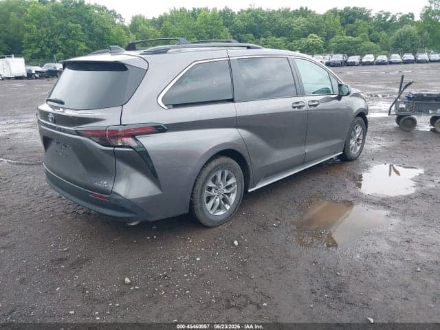 2023 TOYOTA SIENNA LE 4