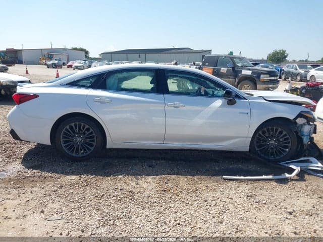 2019 TOYOTA AVALON HYBRID XSE 12