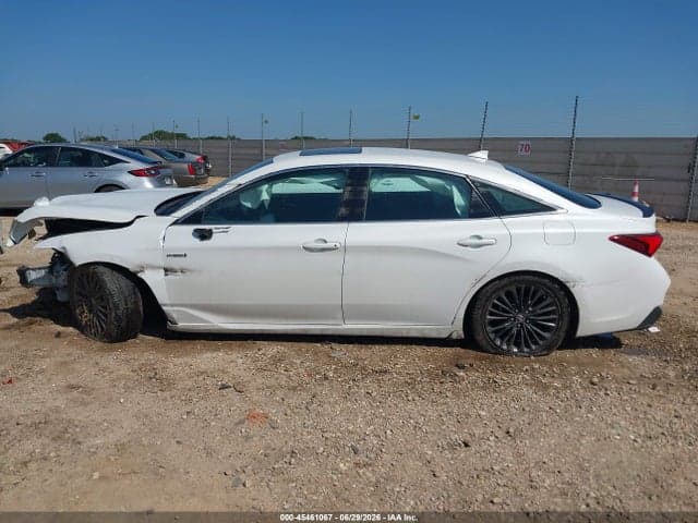 2019 TOYOTA AVALON HYBRID XSE 13