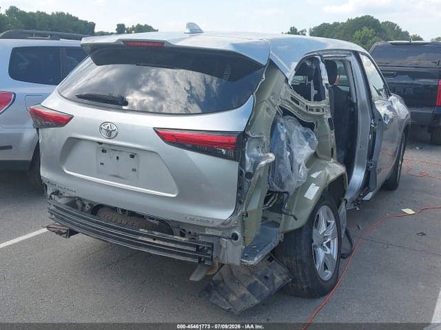 2021 TOYOTA HIGHLANDER LE 4