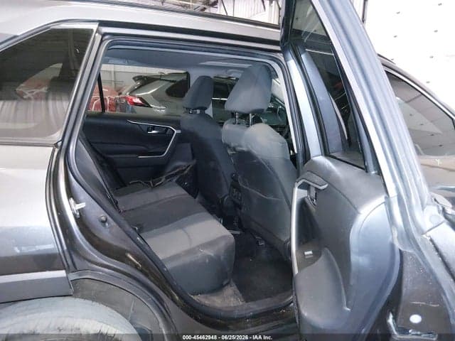 2021 TOYOTA RAV4 XLE 8