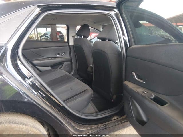 2023 HYUNDAI ELANTRA SE 8