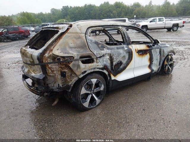 2023 VOLVO XC40 B5 PLUS BRIGHT THEME 4
