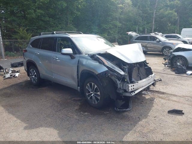 2021 TOYOTA HIGHLANDER XLE 1