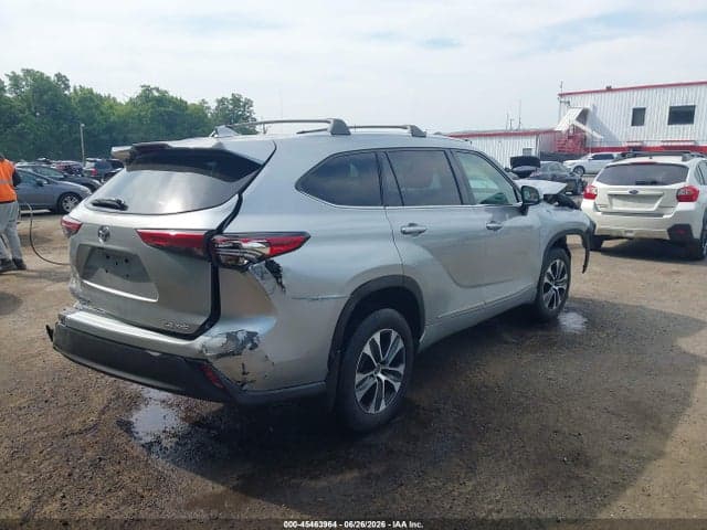 2021 TOYOTA HIGHLANDER XLE 4