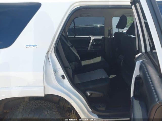 2019 TOYOTA 4RUNNER SR5 8