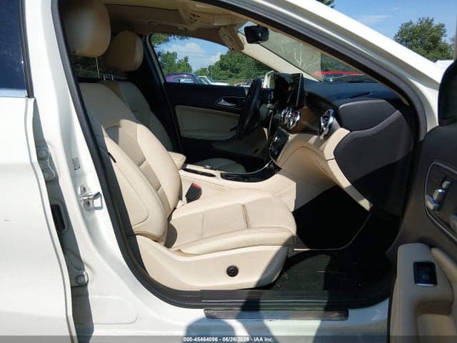2018 MERCEDES-BENZ GLA 250 5