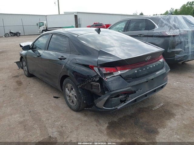 2024 HYUNDAI ELANTRA SE 3