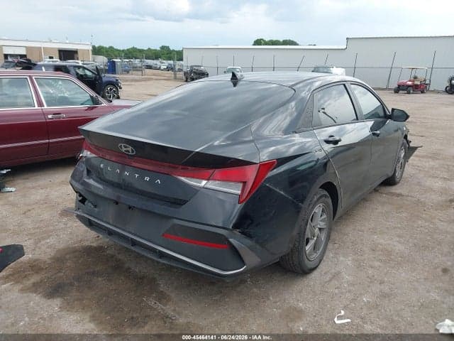 2024 HYUNDAI ELANTRA SE 4