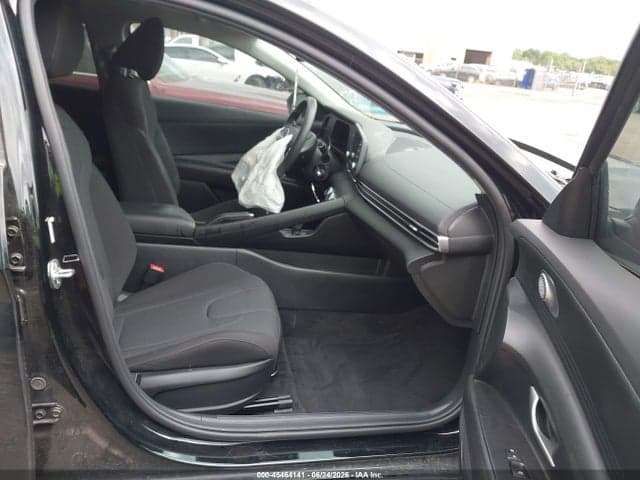 2024 HYUNDAI ELANTRA SE 5