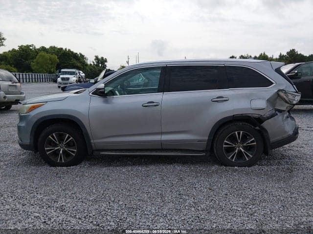 2016 TOYOTA HIGHLANDER XLE V6 13