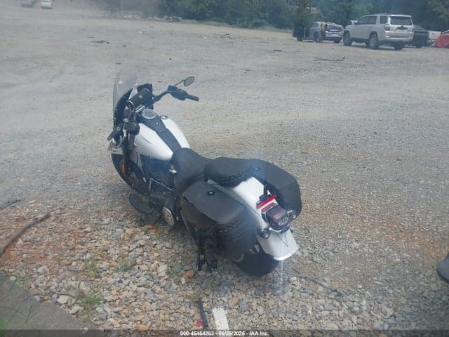 2025 HARLEY-DAVIDSON FLHC 3