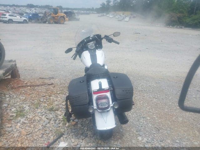 2025 HARLEY-DAVIDSON FLHC 6