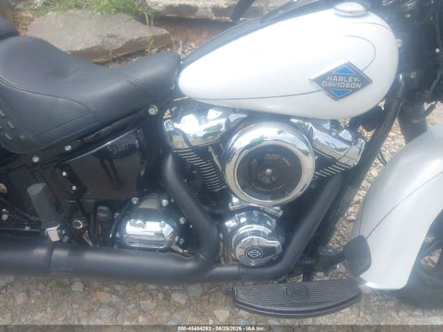2025 HARLEY-DAVIDSON FLHC 8