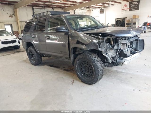 2017 TOYOTA 4RUNNER SR5 1