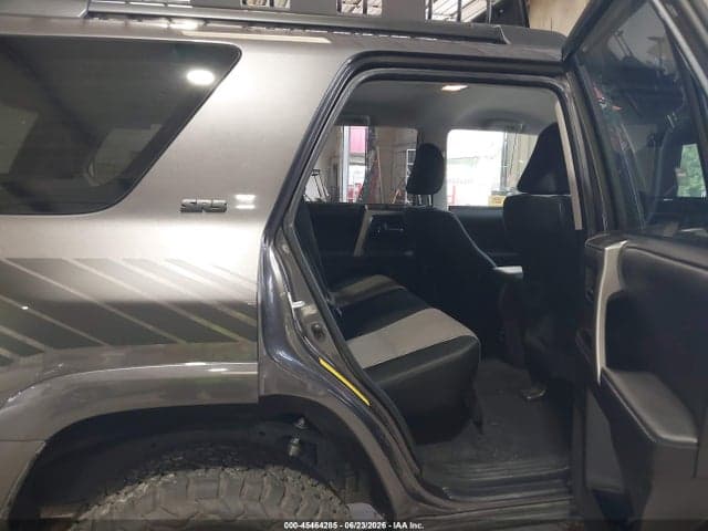2017 TOYOTA 4RUNNER SR5 8
