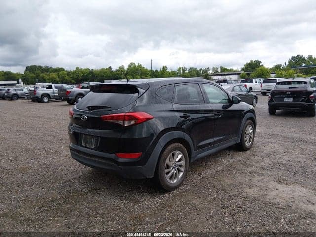 2018 HYUNDAI TUCSON SE 4