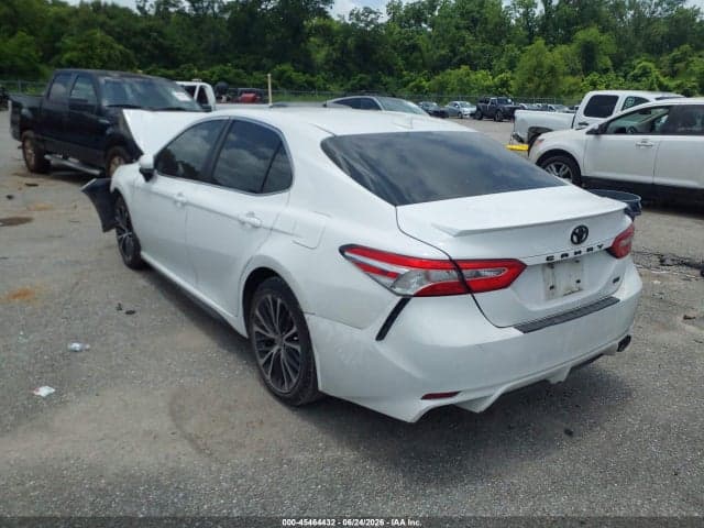 2020 TOYOTA CAMRY SE 3