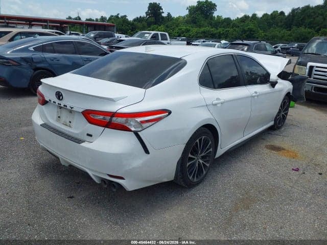 2020 TOYOTA CAMRY SE 4