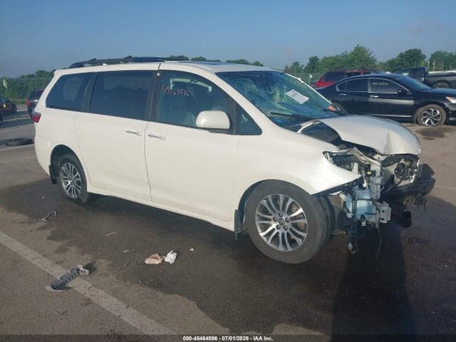 2019 TOYOTA SIENNA XLE 8 PASSENGER