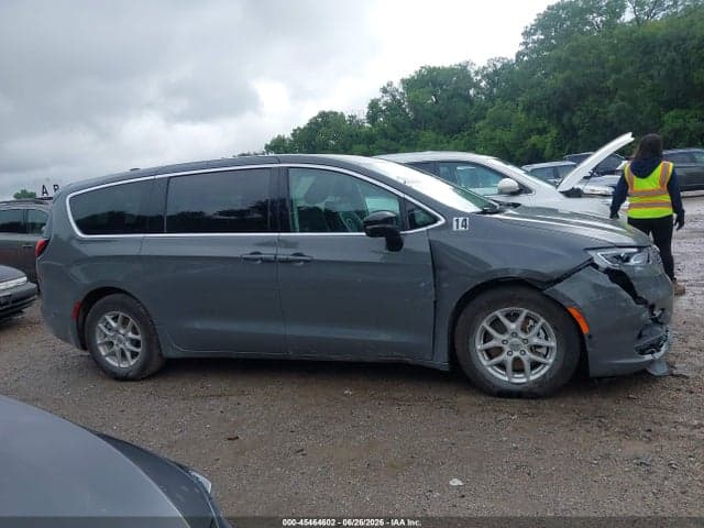 2024 CHRYSLER PACIFICA TOURING L 11