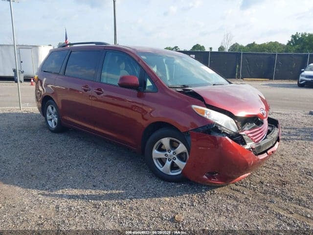 2017 TOYOTA SIENNA LE 8 PASSENGER - 1