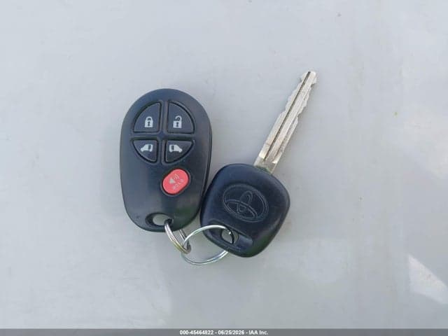 2017 TOYOTA SIENNA LE 8 PASSENGER 11