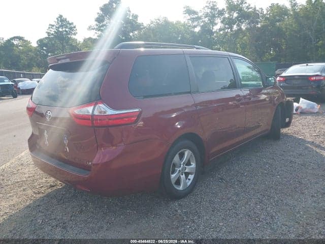 2017 TOYOTA SIENNA LE 8 PASSENGER 4