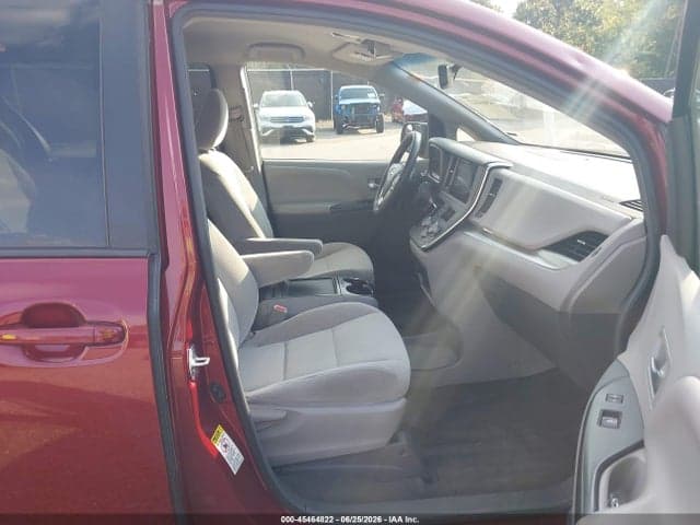 2017 TOYOTA SIENNA LE 8 PASSENGER 5