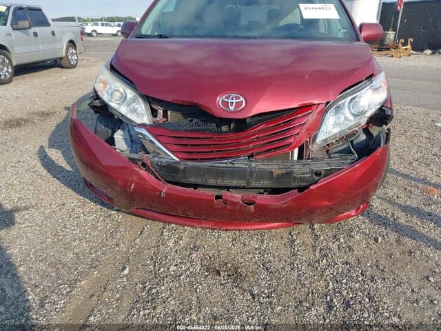 2017 TOYOTA SIENNA LE 8 PASSENGER 6