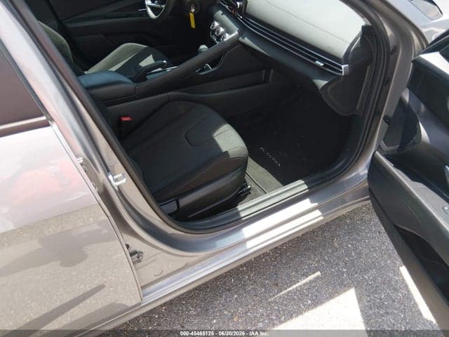 2023 HYUNDAI ELANTRA SE 5