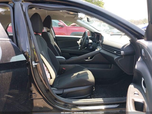 2025 HYUNDAI ELANTRA SE 5