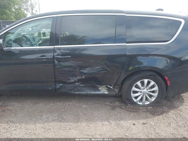 2017 CHRYSLER PACIFICA TOURING 6