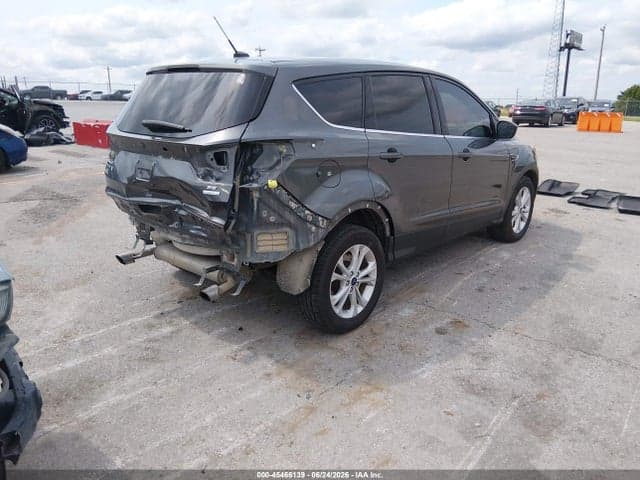 2017 FORD ESCAPE SE 4