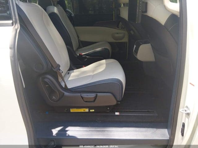 2025 KIA CARNIVAL MPV SX PRESTIGE 8