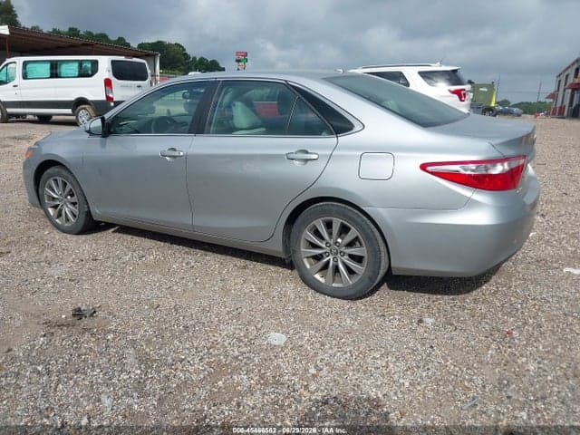 2017 TOYOTA CAMRY XLE 3