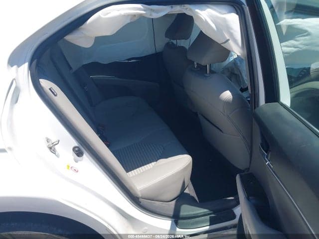 2018 TOYOTA CAMRY SE 8