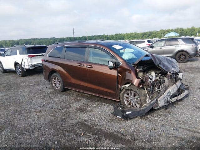 2022 TOYOTA SIENNA XLE