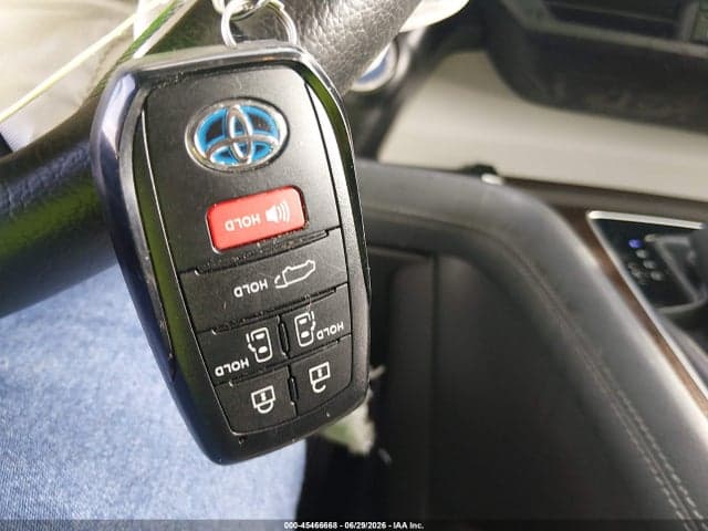 2022 TOYOTA SIENNA XLE 11