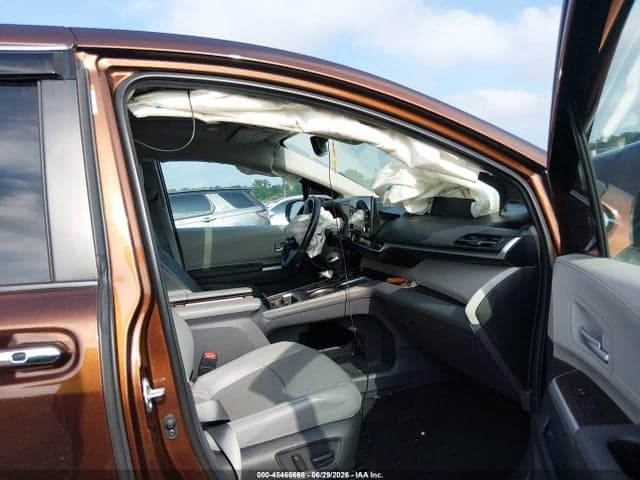 2022 TOYOTA SIENNA XLE 5