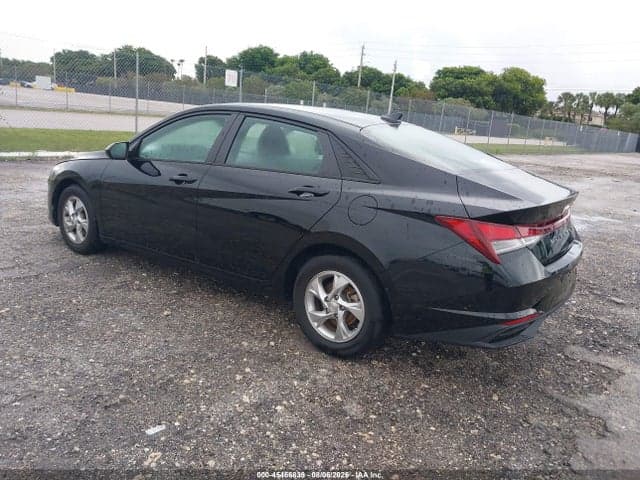 2023 HYUNDAI ELANTRA SE 3