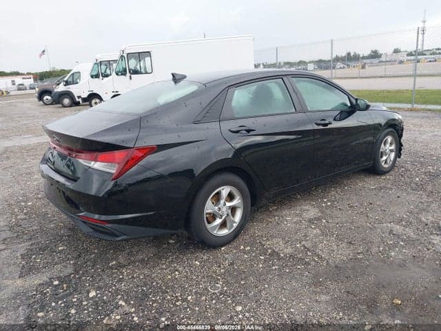 2023 HYUNDAI ELANTRA SE 4