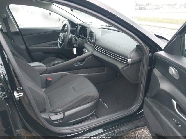 2023 HYUNDAI ELANTRA SE 5