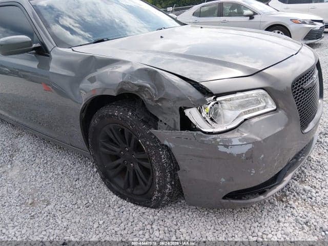 2017 CHRYSLER 300 LIMITED 6